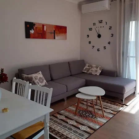 Warm Τίρανα
