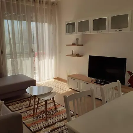 Warm Τίρανα